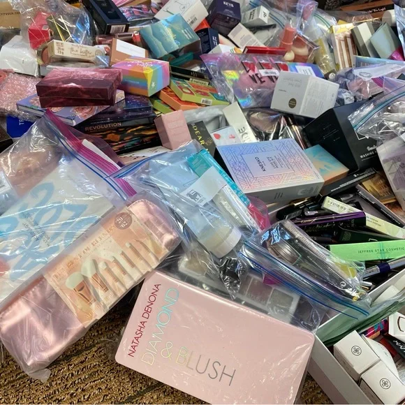 MYSTERY BOX ❤️CURATED❤️Beauty SKINCARE MAKEUP HAIRCARE BATH SPA $277-$299 MSRV - Picture 2 of 16